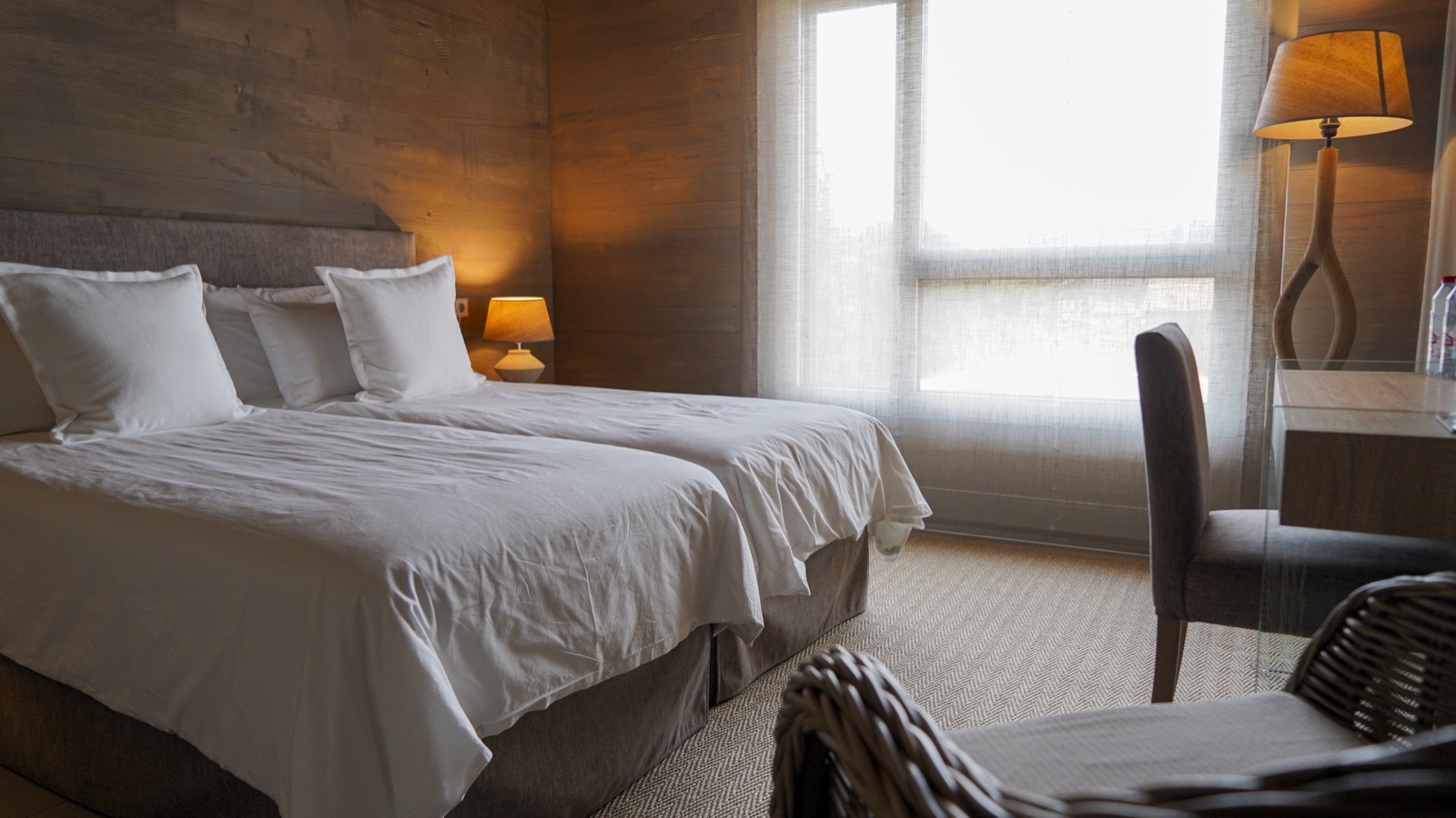 Dormitorio secundario con camas gemelas